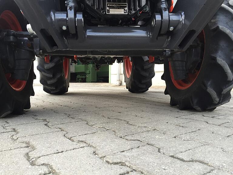 
                        Kubota
                                    L3200
                    